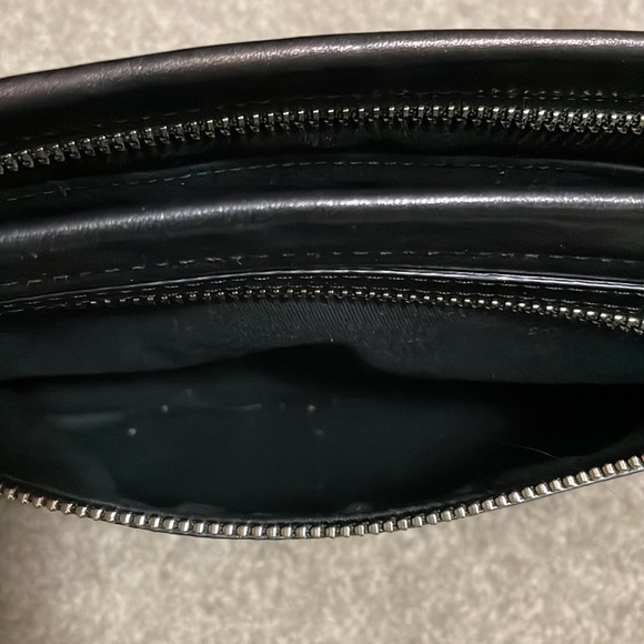 Coach Super cute detailing on this lightly used large wristlet black leather - Picture 5 of 7